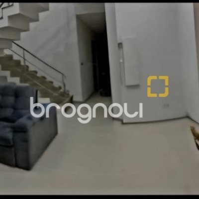 Casa com 270m², 4 quartos (sendo 4 suítes), 2 garagens, no bairro Rio Vermelho em Florianópolis