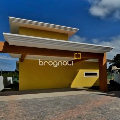 Casa com 270m², 4 quartos (sendo 4 suítes), 2 garagens, no bairro Rio Vermelho em Florianópolis