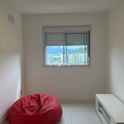 Apartamento com 56m², 2 quartos (sendo 1 suíte), 1 garagem, no bairro Pedra Branca em Palhoça
