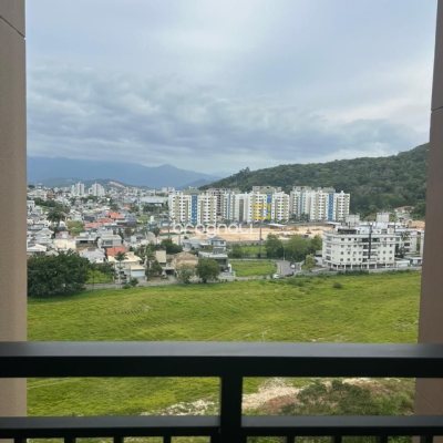Apartamento com 56m², 2 quartos (sendo 1 suíte), 1 garagem, no bairro Pedra Branca em Palhoça