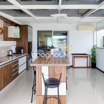 Cobertura com 112m², 3 quartos (sendo 1 suíte), 2 garagens, no bairro Trindade em Florianópolis