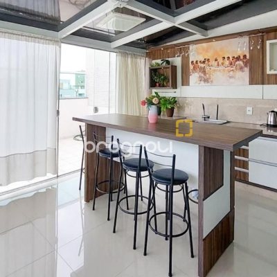 Cobertura com 112m², 3 quartos (sendo 1 suíte), 2 garagens, no bairro Trindade em Florianópolis