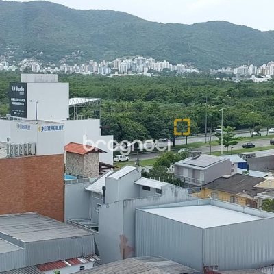Cobertura com 112m², 3 quartos (sendo 1 suíte), 2 garagens, no bairro Trindade em Florianópolis