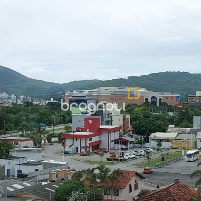Cobertura com 112m², 3 quartos (sendo 1 suíte), 2 garagens, no bairro Trindade em Florianópolis