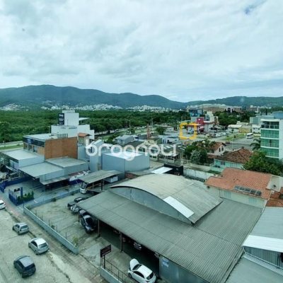 Cobertura com 112m², 3 quartos (sendo 1 suíte), 2 garagens, no bairro Trindade em Florianópolis