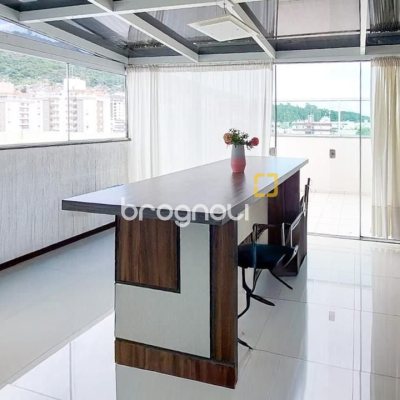 Cobertura com 112m², 3 quartos (sendo 1 suíte), 2 garagens, no bairro Trindade em Florianópolis