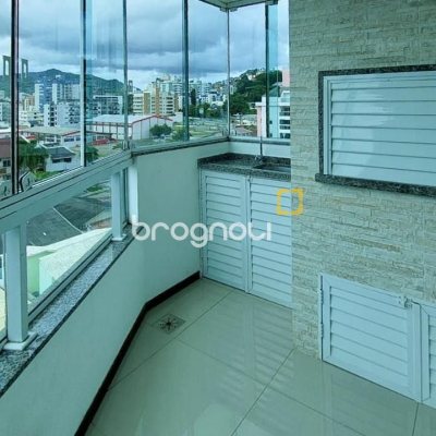 Cobertura com 112m², 3 quartos (sendo 1 suíte), 2 garagens, no bairro Trindade em Florianópolis