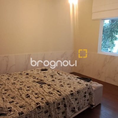 Casa de Condomínio com 328m², 5 quartos (sendo 3 suítes), 4 garagens, no bairro Sambaqui em Florianópolis
