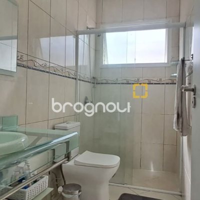 Casa de Condomínio com 328m², 5 quartos (sendo 3 suítes), 4 garagens, no bairro Sambaqui em Florianópolis