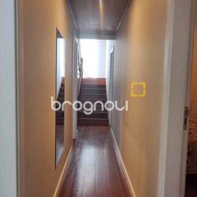 Casa de Condomínio com 328m², 5 quartos (sendo 3 suítes), 4 garagens, no bairro Sambaqui em Florianópolis
