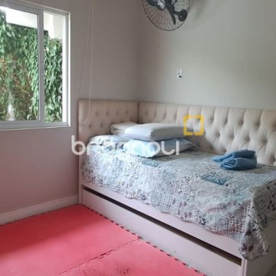 Casa de Condomínio com 328m², 5 quartos (sendo 3 suítes), 4 garagens, no bairro Sambaqui em Florianópolis