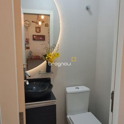 Casa de Condomínio com 328m², 5 quartos (sendo 3 suítes), 4 garagens, no bairro Sambaqui em Florianópolis