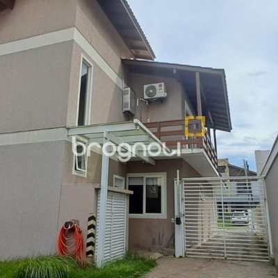 Casa de Condomínio com 328m², 5 quartos (sendo 3 suítes), 4 garagens, no bairro Sambaqui em Florianópolis