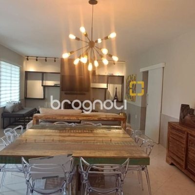 Casa de Condomínio com 328m², 5 quartos (sendo 3 suítes), 4 garagens, no bairro Sambaqui em Florianópolis