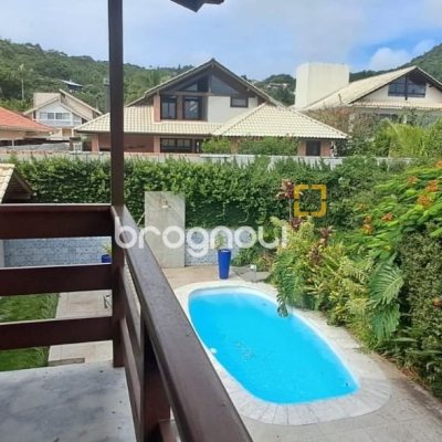 Casa de Condomínio com 328m², 5 quartos (sendo 3 suítes), 4 garagens, no bairro Sambaqui em Florianópolis