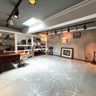 Casa com 407m², 4 quartos (sendo 1 suíte), 6 garagens, no bairro Agronômica em Florianópolis