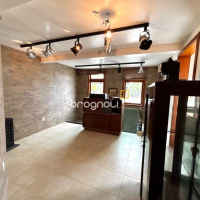 Casa com 407m², 4 quartos (sendo 1 suíte), 6 garagens, no bairro Agronômica em Florianópolis