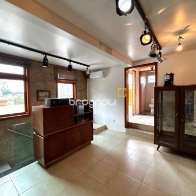 Casa com 407m², 4 quartos (sendo 1 suíte), 6 garagens, no bairro Agronômica em Florianópolis