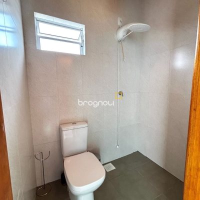 Casa com 407m², 4 quartos (sendo 1 suíte), 6 garagens, no bairro Agronômica em Florianópolis