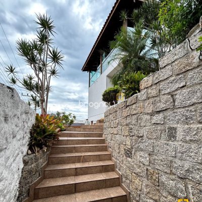 Casa com 407m², 4 quartos (sendo 1 suíte), 6 garagens, no bairro Agronômica em Florianópolis