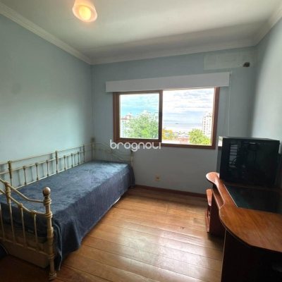 Casa com 407m², 4 quartos (sendo 1 suíte), 6 garagens, no bairro Agronômica em Florianópolis