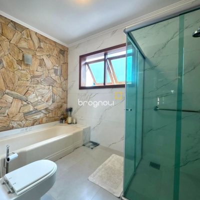 Casa com 407m², 4 quartos (sendo 1 suíte), 6 garagens, no bairro Agronômica em Florianópolis