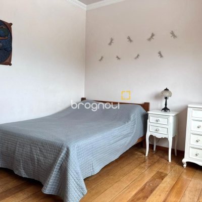 Casa com 407m², 4 quartos (sendo 1 suíte), 6 garagens, no bairro Agronômica em Florianópolis