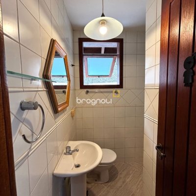 Casa com 407m², 4 quartos (sendo 1 suíte), 6 garagens, no bairro Agronômica em Florianópolis