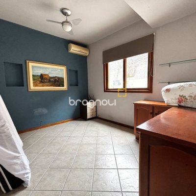 Casa com 407m², 4 quartos (sendo 1 suíte), 6 garagens, no bairro Agronômica em Florianópolis