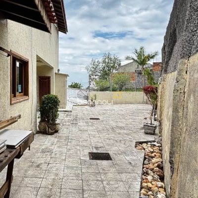 Casa com 407m², 4 quartos (sendo 1 suíte), 6 garagens, no bairro Agronômica em Florianópolis
