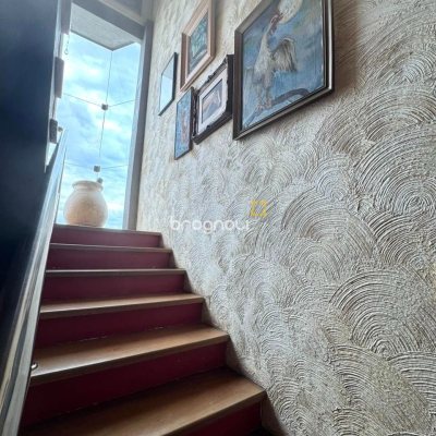 Casa com 407m², 4 quartos (sendo 1 suíte), 6 garagens, no bairro Agronômica em Florianópolis