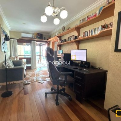 Casa com 407m², 4 quartos (sendo 1 suíte), 6 garagens, no bairro Agronômica em Florianópolis