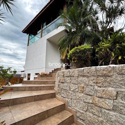 Casa com 407m², 4 quartos (sendo 1 suíte), 6 garagens, no bairro Agronômica em Florianópolis