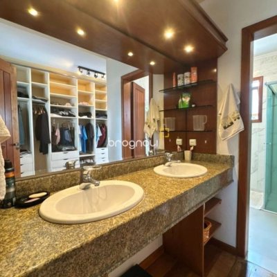 Casa com 407m², 4 quartos (sendo 1 suíte), 6 garagens, no bairro Agronômica em Florianópolis