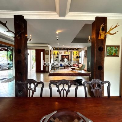 Casa com 407m², 4 quartos (sendo 1 suíte), 6 garagens, no bairro Agronômica em Florianópolis
