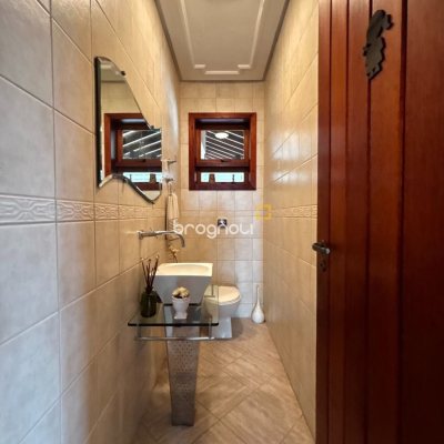Casa com 407m², 4 quartos (sendo 1 suíte), 6 garagens, no bairro Agronômica em Florianópolis