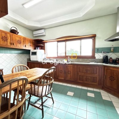 Casa com 407m², 4 quartos (sendo 1 suíte), 6 garagens, no bairro Agronômica em Florianópolis