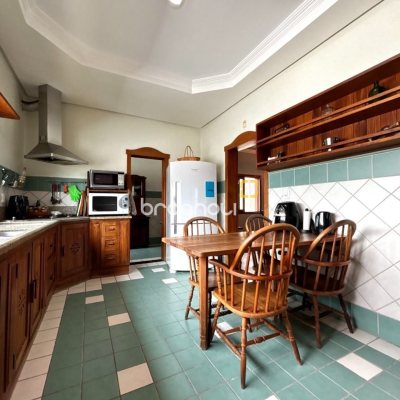 Casa com 407m², 4 quartos (sendo 1 suíte), 6 garagens, no bairro Agronômica em Florianópolis