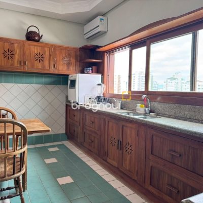 Casa com 407m², 4 quartos (sendo 1 suíte), 6 garagens, no bairro Agronômica em Florianópolis