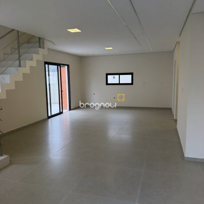 Casa com 127m², 3 quartos (sendo 1 suíte), 3 garagens, no bairro São João do Rio Vermelho em Florianópolis