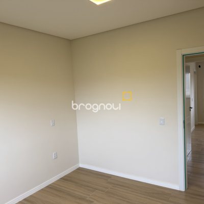 Casa com 127m², 3 quartos (sendo 1 suíte), 3 garagens, no bairro São João do Rio Vermelho em Florianópolis