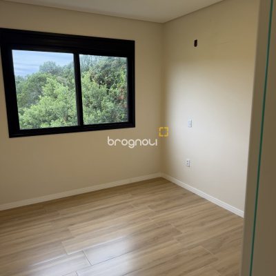 Casa com 127m², 3 quartos (sendo 1 suíte), 3 garagens, no bairro São João do Rio Vermelho em Florianópolis