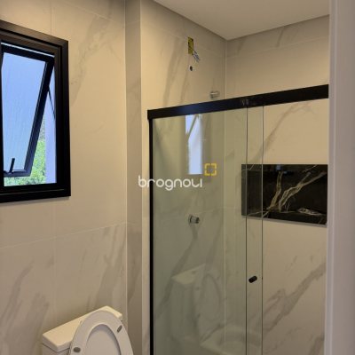 Casa com 127m², 3 quartos (sendo 1 suíte), 3 garagens, no bairro São João do Rio Vermelho em Florianópolis