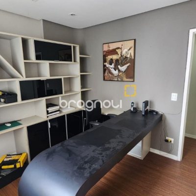 Apartamento com 226m², 4 quartos (sendo 2 suítes), 2 garagens, no bairro Beira Mar em Florianópolis