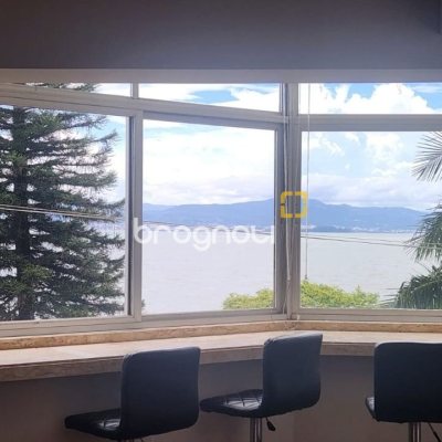 Apartamento com 226m², 4 quartos (sendo 2 suítes), 2 garagens, no bairro Beira Mar em Florianópolis