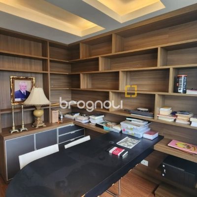 Apartamento com 226m², 4 quartos (sendo 2 suítes), 2 garagens, no bairro Beira Mar em Florianópolis