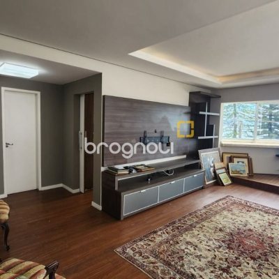 Apartamento com 226m², 4 quartos (sendo 2 suítes), 2 garagens, no bairro Beira Mar em Florianópolis