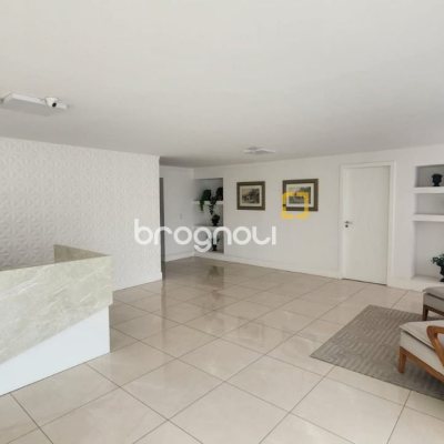 Apartamento com 226m², 4 quartos (sendo 2 suítes), 2 garagens, no bairro Beira Mar em Florianópolis