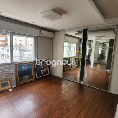 Apartamento com 226m², 4 quartos (sendo 2 suítes), 2 garagens, no bairro Beira Mar em Florianópolis