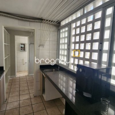 Apartamento com 226m², 4 quartos (sendo 2 suítes), 2 garagens, no bairro Beira Mar em Florianópolis